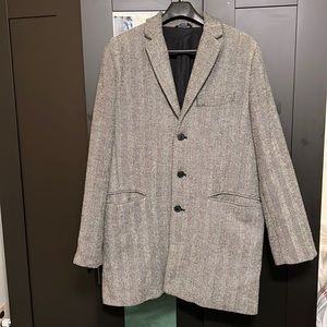 Men’s black and gray knee length winter coat from Old Navy. Size large